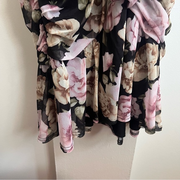 Ruched Floral Dress - Picture 3 of 7